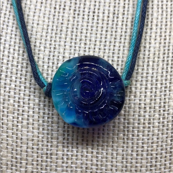 Fussed cristal Blue Necklace 🌞 - Picture 2 of 6